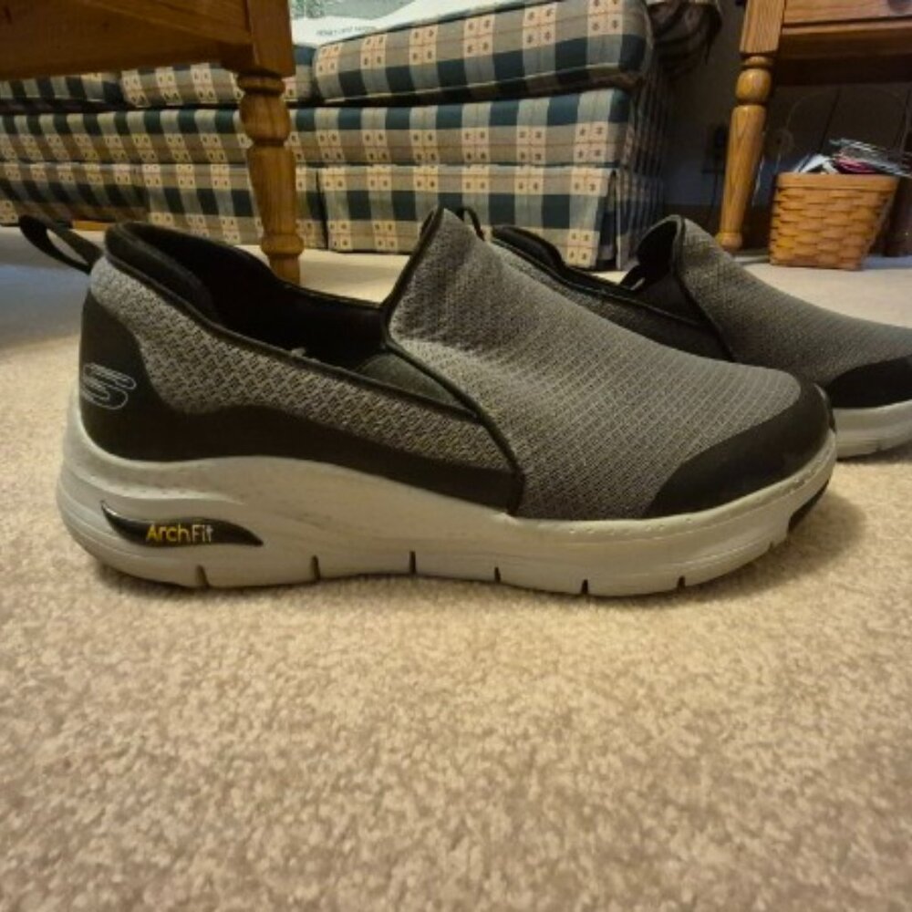 Skechers Men's Arch Fit - Banlin Slip-On Walking Sneakers - Grey